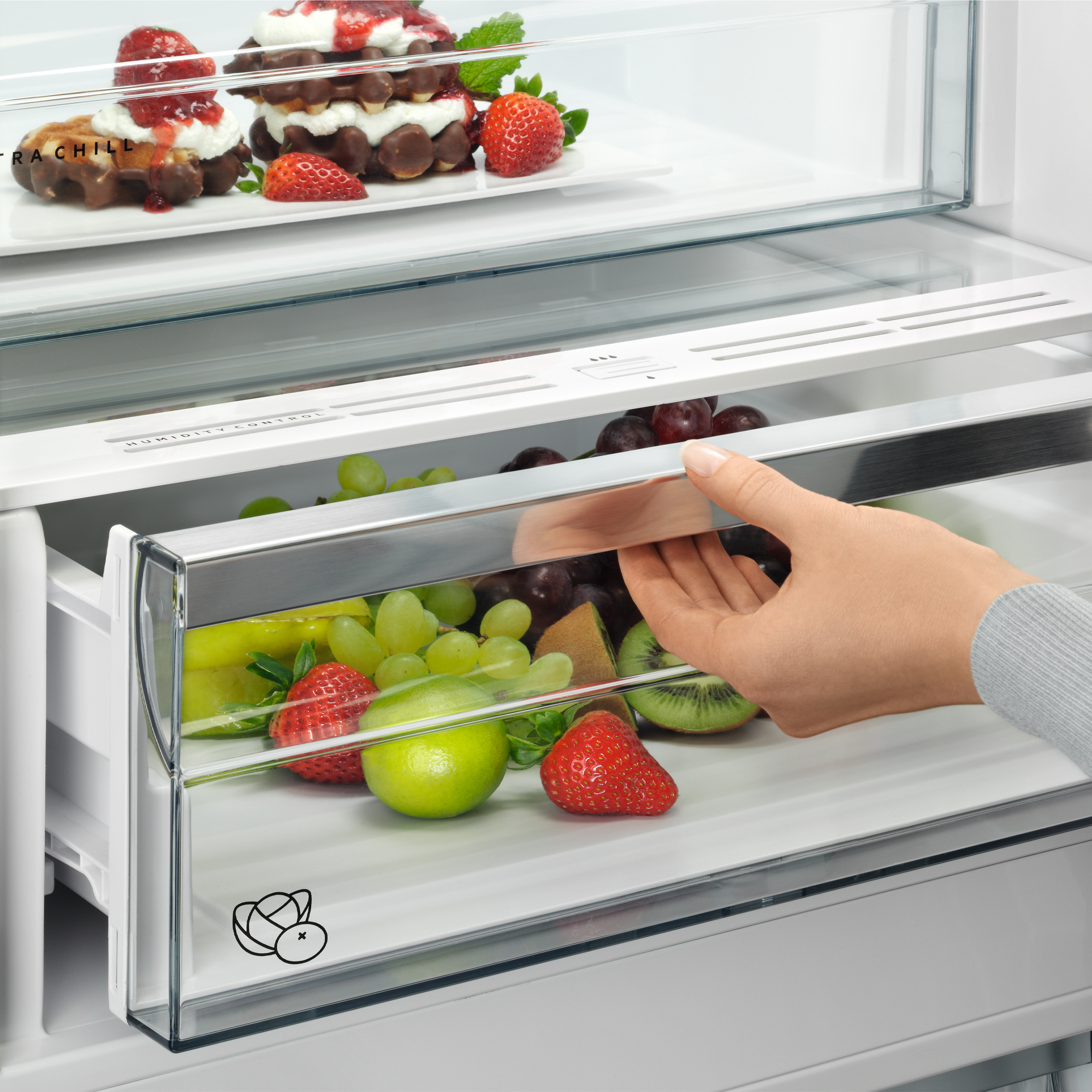 AEG 201cm 60/40 TwinTech® Frost Free Freestanding Fridge Freezer RCB636E2MX - Stainless Steel AEG 201cm 60/40 TwinTech® Frost Free Freestanding Fridge Freezer RCB636E2MX - Stainless Steel