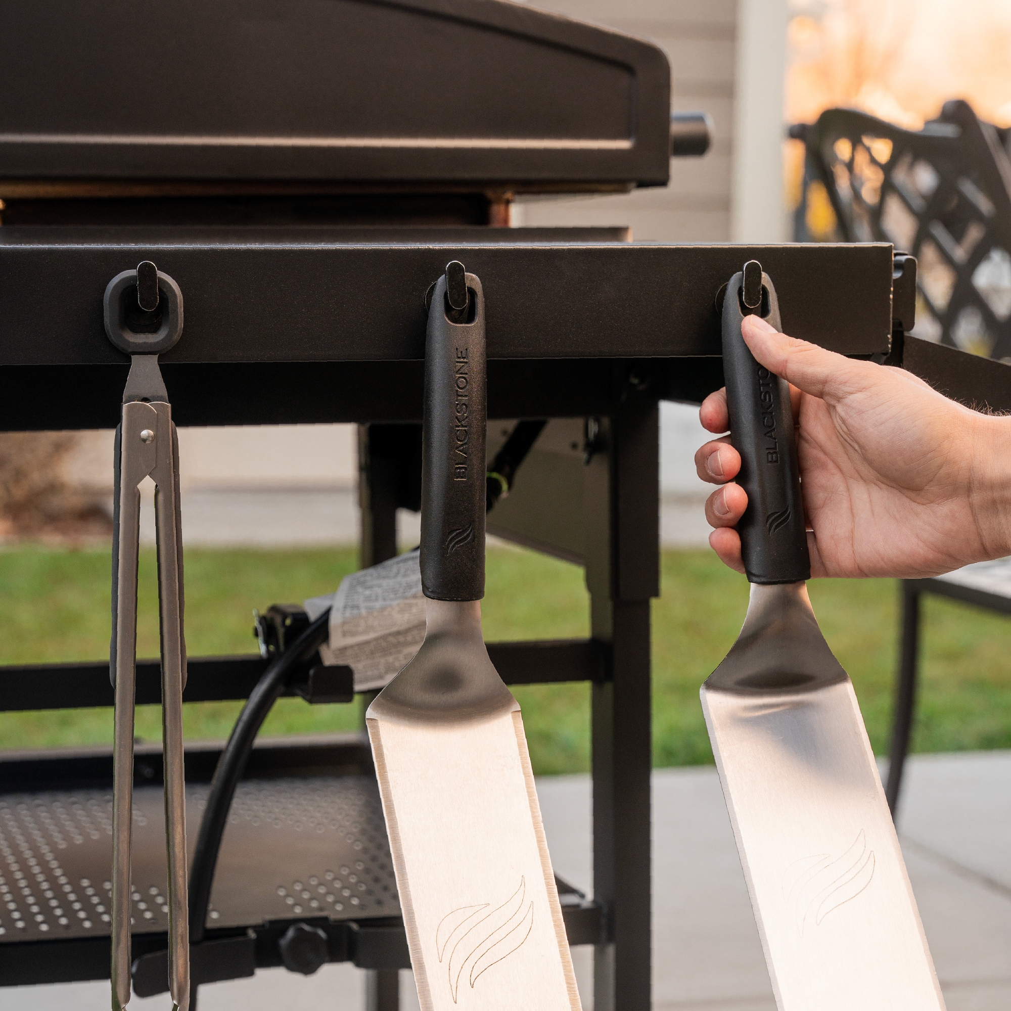Blackstone 28" Original Omnivore Blackout Griddle Cooking Station with Hood 257-2287DK - Black Blackstone 28" Original Omnivore Blackout Griddle Cooking Station with Hood 257-2287DK - Black