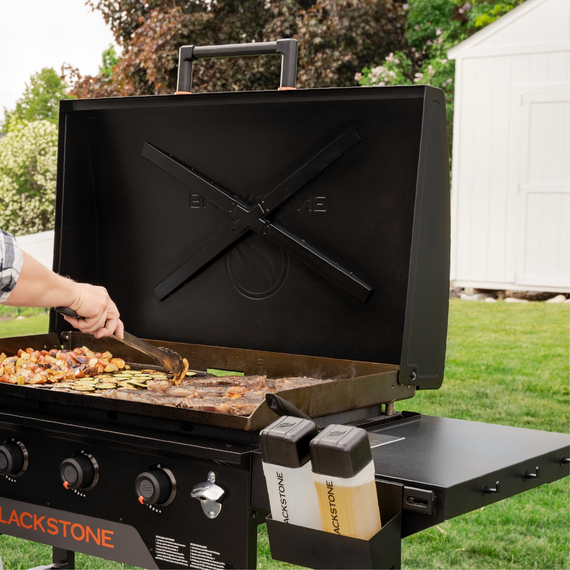 Blackstone 36" Original Omnivore Blackout Griddle with Hood 257-2322DK - Black Blackstone 36" Original Omnivore Blackout Griddle with Hood 257-2322DK - Black
