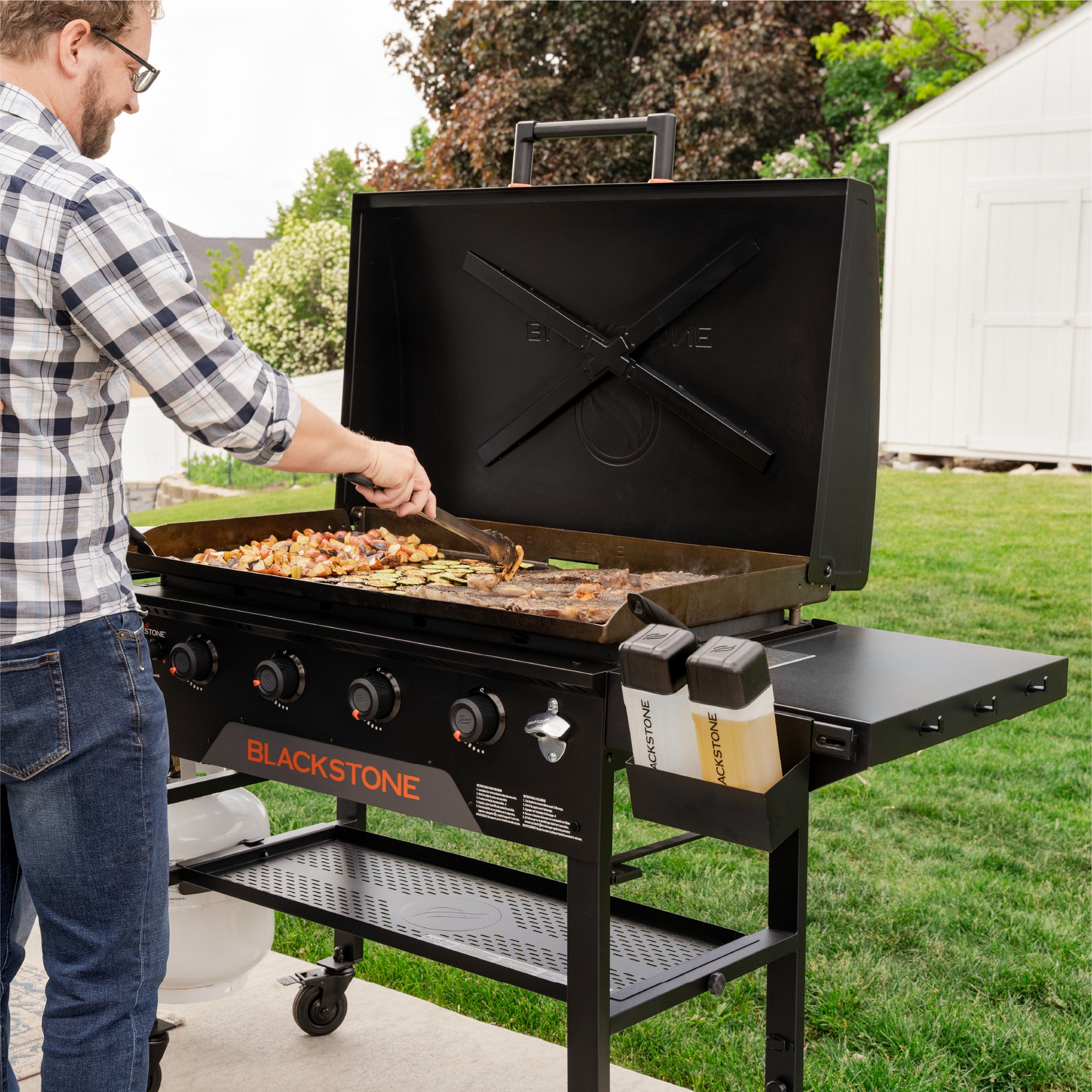 Blackstone 36" Original Omnivore Blackout Griddle with Hood 257-2322DK - Black Blackstone 36" Original Omnivore Blackout Griddle with Hood 257-2322DK - Black