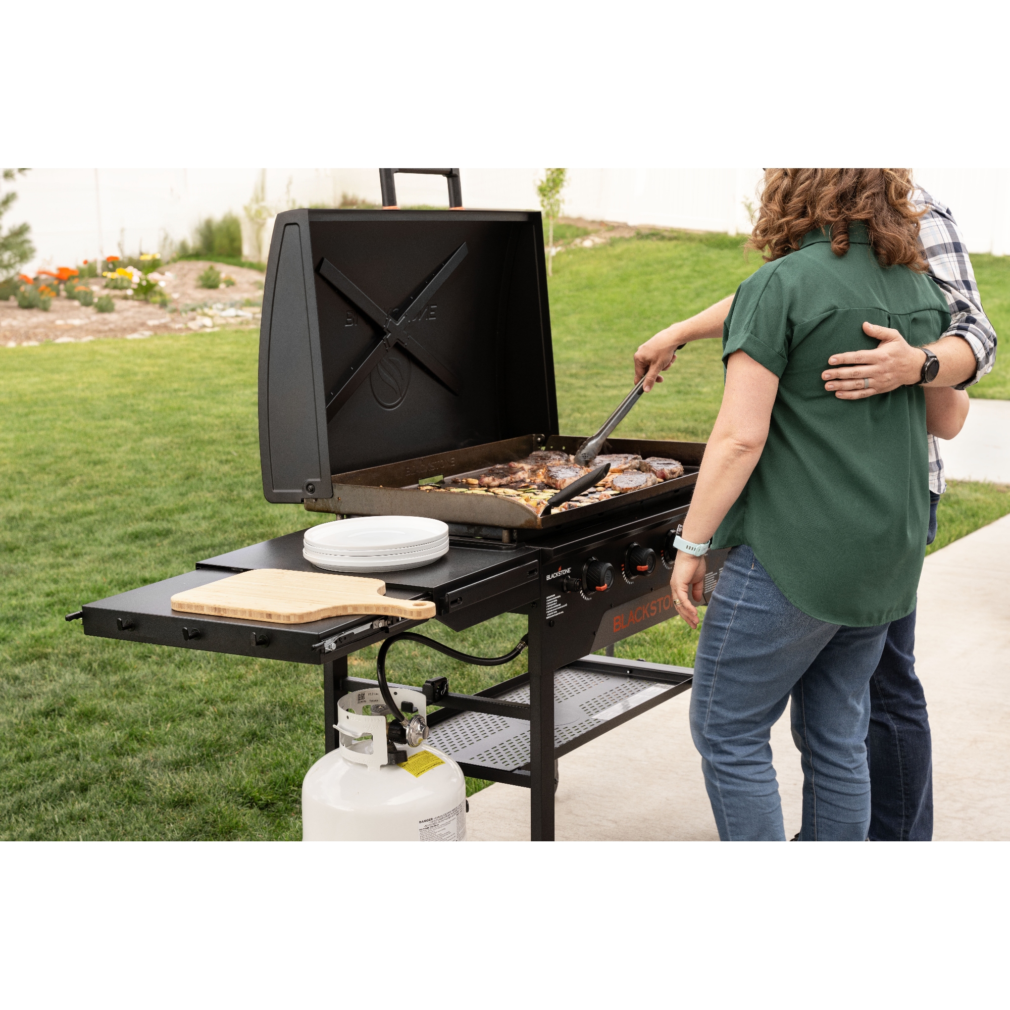 Blackstone 36" Original Omnivore Blackout Griddle with Hood 257-2322DK - Black Blackstone 36" Original Omnivore Blackout Griddle with Hood 257-2322DK - Black