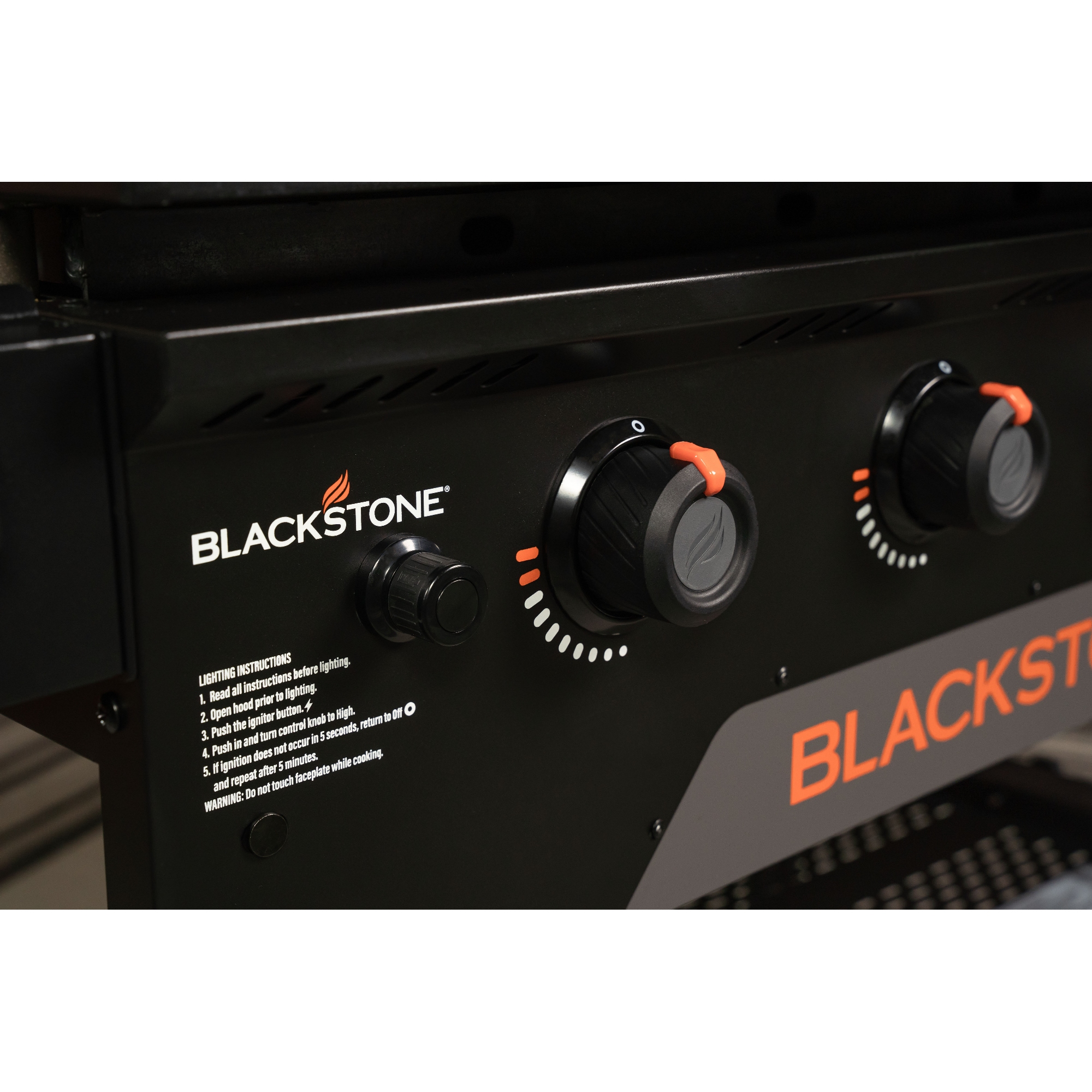 Blackstone 36" Original Omnivore Blackout Griddle with Hood 257-2322DK - Black Blackstone 36" Original Omnivore Blackout Griddle with Hood 257-2322DK - Black