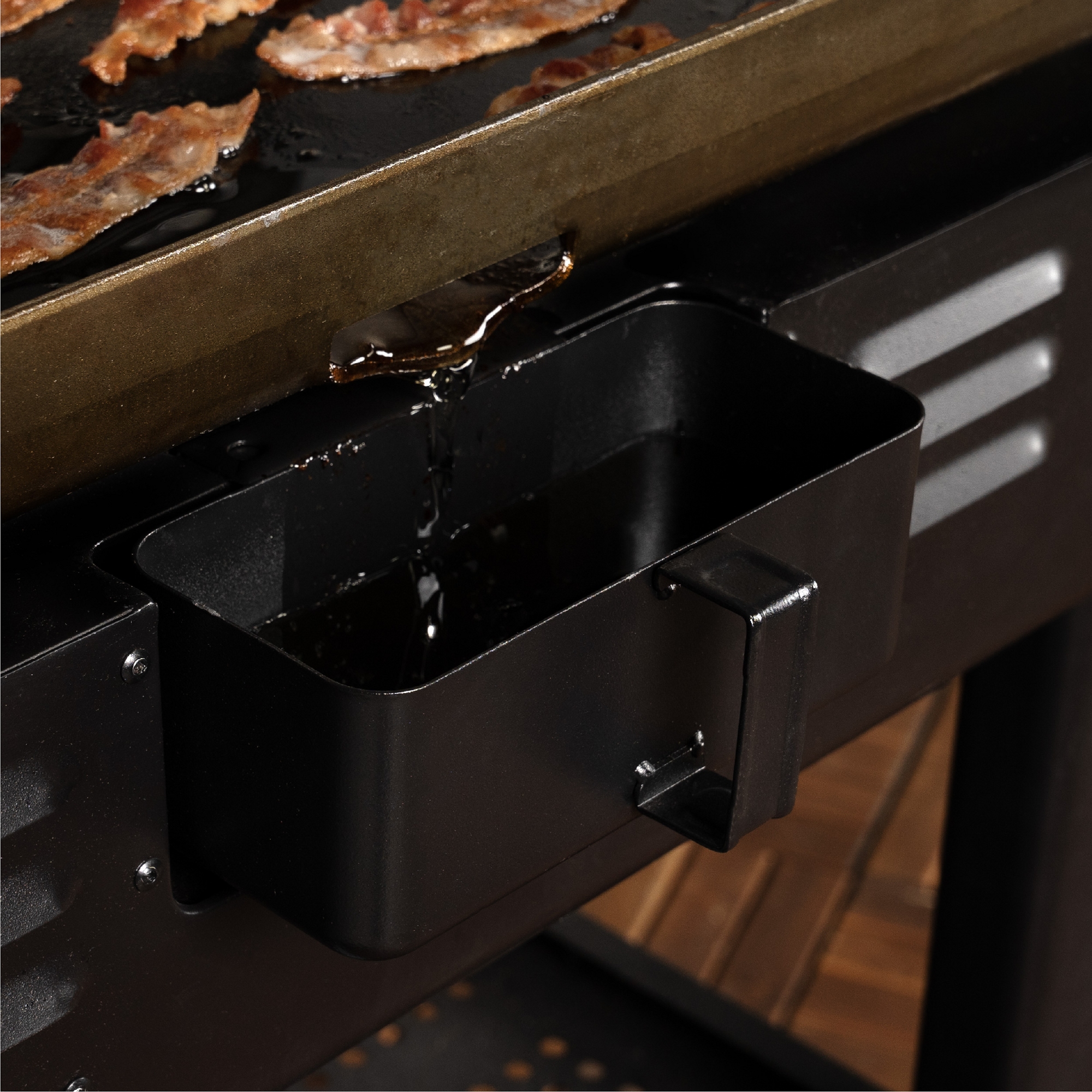 Blackstone 36" Original Omnivore Blackout Griddle with Hood 257-2322DK - Black Blackstone 36" Original Omnivore Blackout Griddle with Hood 257-2322DK - Black